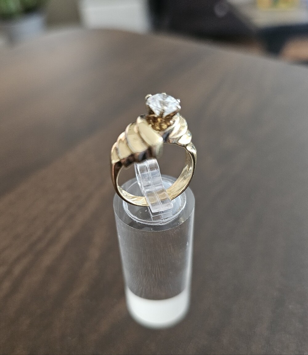 Gold-Tone Women's Ring with Clear Center Stone size- 5.5